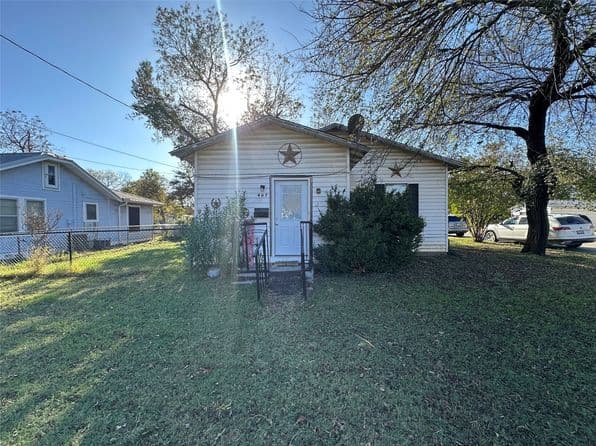 407 Erie St, Cleburne, TX 76031