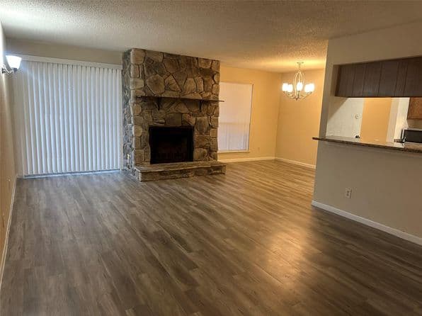 17401 Red Oak Dr APT 61, Houston, TX 77090