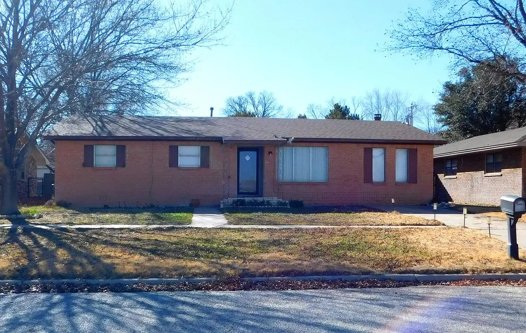 Photo of 1803 W Avenue G, Muleshoe, TX 79347